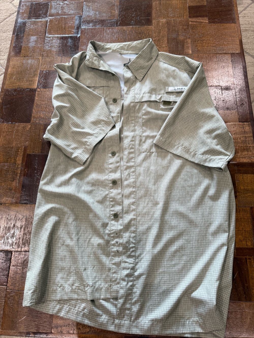 Men's Light Brown Plaid Short-Sleeve Button-Down Shirt
